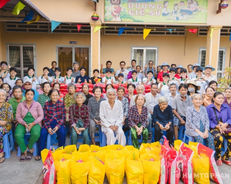 HỘI DÒNG MẾN THÁNH GIÁ PHAN THIẾT: CHỊ EM KHỐI HỌC VIỆN VÀ CHUYẾN XE HY VỌNG VỀ MIỀN TÂY THÂN THƯƠNG