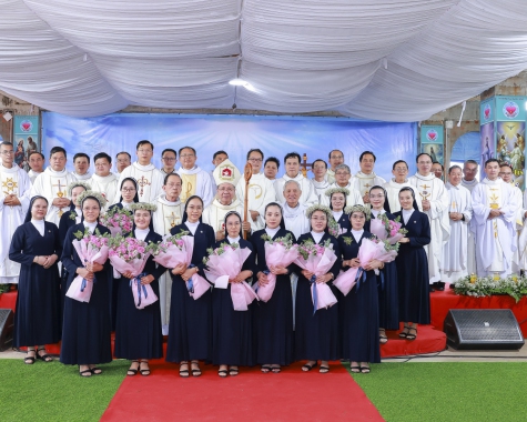 HỘI DÒNG PHÚC ÂM SỰ SỐNG GIÁO PHẬN PHAN THIẾT: 11 NỮ TU TUYÊN KHẤN
