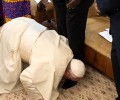 Cử chỉ Đức Giáo Hoàng cúi xuống hôn giầy các nhà lãnh đạo Nam Sudan không phải là vô ích