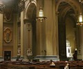 Video: Đáng buồn: Phụ nữ du côn đánh người đọc Sách Thánh ngay trong nhà thờ chính tòa Philadelphia