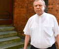 Linh mục Ba Lan bị 3 người đánh tàn bạo trong phòng thánh, máu đầy mặt tổng giáo phận xin cầu nguyện