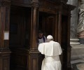 Video: Đức Thánh Cha xưng tội trong buổi Phụng Vụ Thống Hối 24 giờ cho Chúa tại Vatican