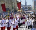 Hàng triệu người cung nghinh Mình Thánh Chúa trên các đường phố Âu Châu trong ngày Lễ Corpus Christi