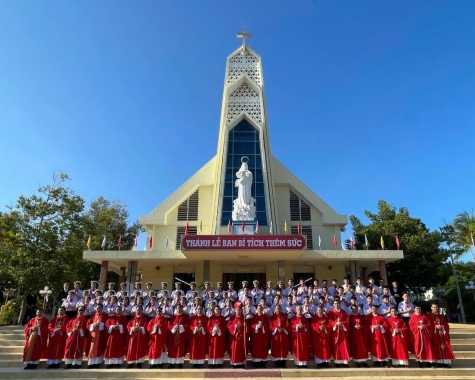 GIÁO PHẬN PHAN THIẾT ĐIỂM LẠI HÀNH TRÌNH “CÙNG NHAU CẤT BƯỚC” TRONG NĂM THÁNH VÀ NHỮNG HOA TRÁI CỦA VIỆC ĐỐI THOẠI TRONG THÁNH THẦN