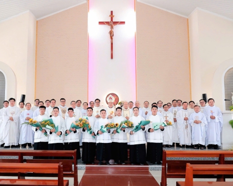 Thánh Lễ Khấn Dòng Tu Đoàn Anh Em Bác Ái Chúa Kitô Tôi Tớ – Giáo Phận Phan Thiết