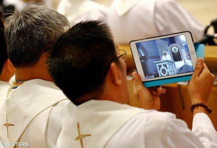 Điện thoại trong nhà thờ giống như có Satan cất giấu trong túi của bạn