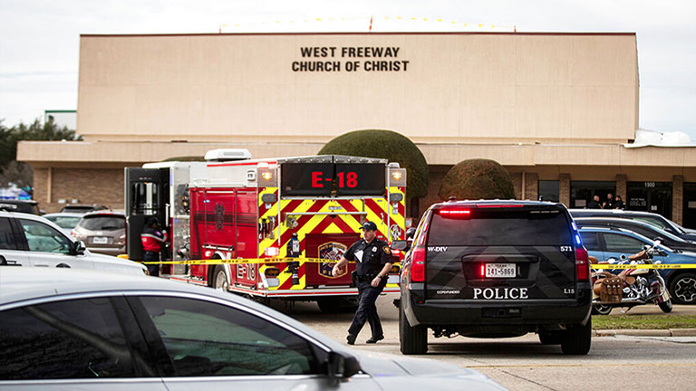 Bắn nhau ngay trong nhà thờ, 3 người chết. Liệu giáo dân có nên mang súng khi đi nhà thờ hay không?