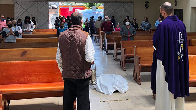 Bi ai: Người đàn ông đến nhà thờ tham dự tang lễ của chính mình, báo cáo của tổng giáo phận Mexico