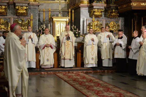 Tin thế giới ngày 09-10-2021: Các Đức Giám mục Ba Lan trao phó quốc gia cho Thánh Giuse