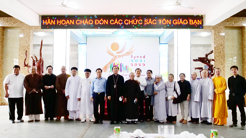 Cuộc gặp gỡ và trao đổi mang tính hiệp hành với các chức sắc tôn giáo tại giáo phận Phú Cường