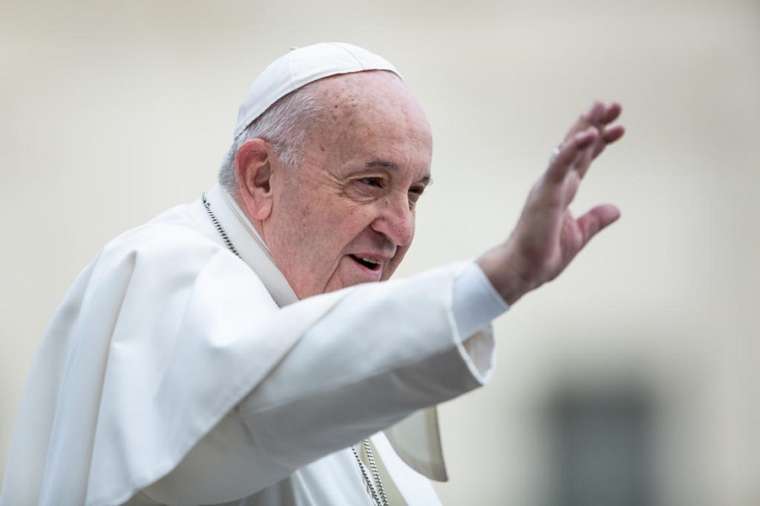 Cẩn thận với tin giả: Đức Giáo Hoàng muốn chuẩn bị phong chức linh mục cho phụ nữ bằng Tự Sắc Spiritus Domini