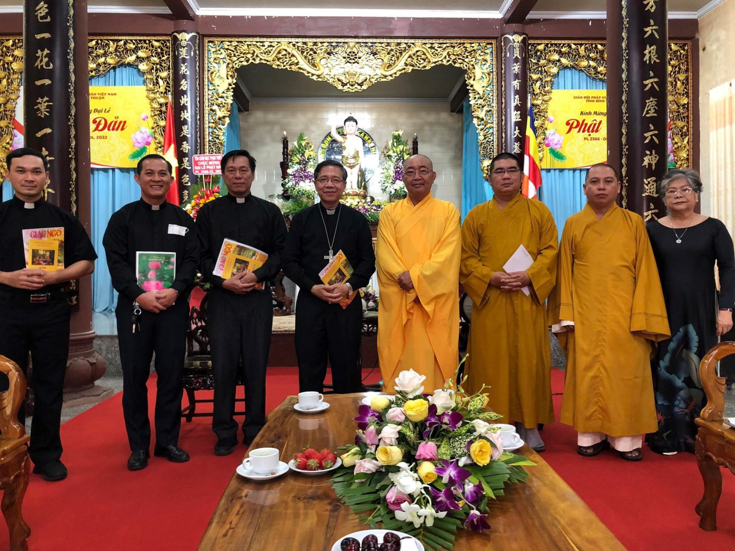 Tòa Giám Mục Phan Thiết  Thăm và Chúc Mừng Lễ Phật Đản 2022